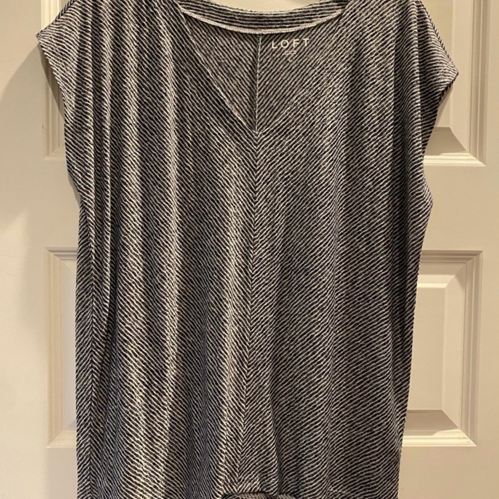 LOFT Women's Navy and White Top